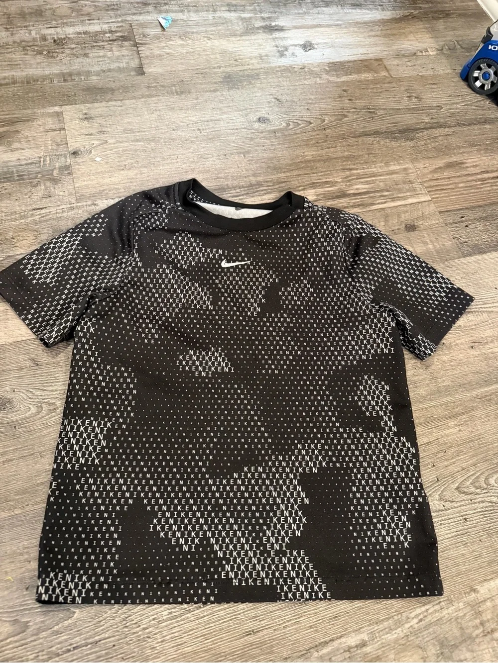 Nike Men’s Black Graphic Dri-FIT Short Sleeve Shirt